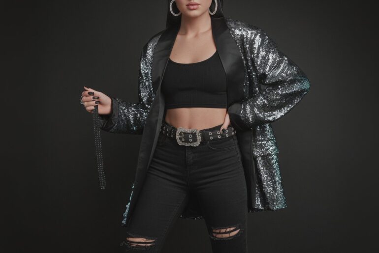 15 Outfit Ideas with Black Jeans for Every Occasion