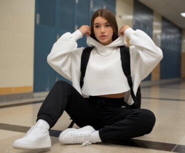 14 Outfits with Sweatpants for School to Keep You Comfy