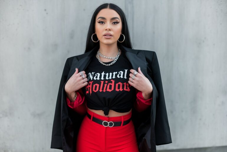 14 Christmas Outfits With Red Pants That You Will Love