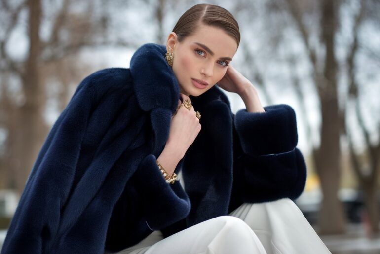 15 Winter Outfits With Fur Coat Perfect For Cold Weather